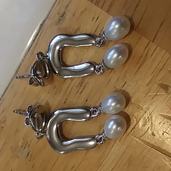 Pearl Earrings - Picture 2 of 4